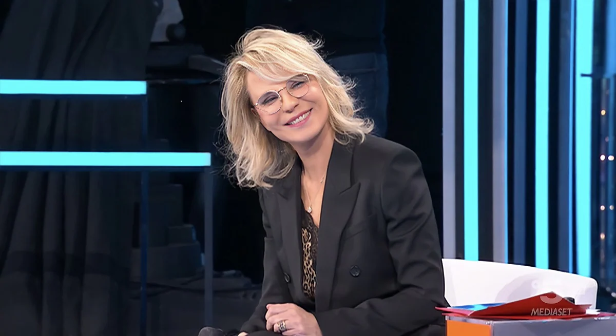 AMICI 20° PUNTATA: ARRIVA LA GIURIA POPOLARE NEL TALENT DI MARIA DE FILIPPI AMICI 20° PUNTATA: ARRIVA LA GIURIA POPOLARE NEL TALENT DI MARIA DE FILIPPI