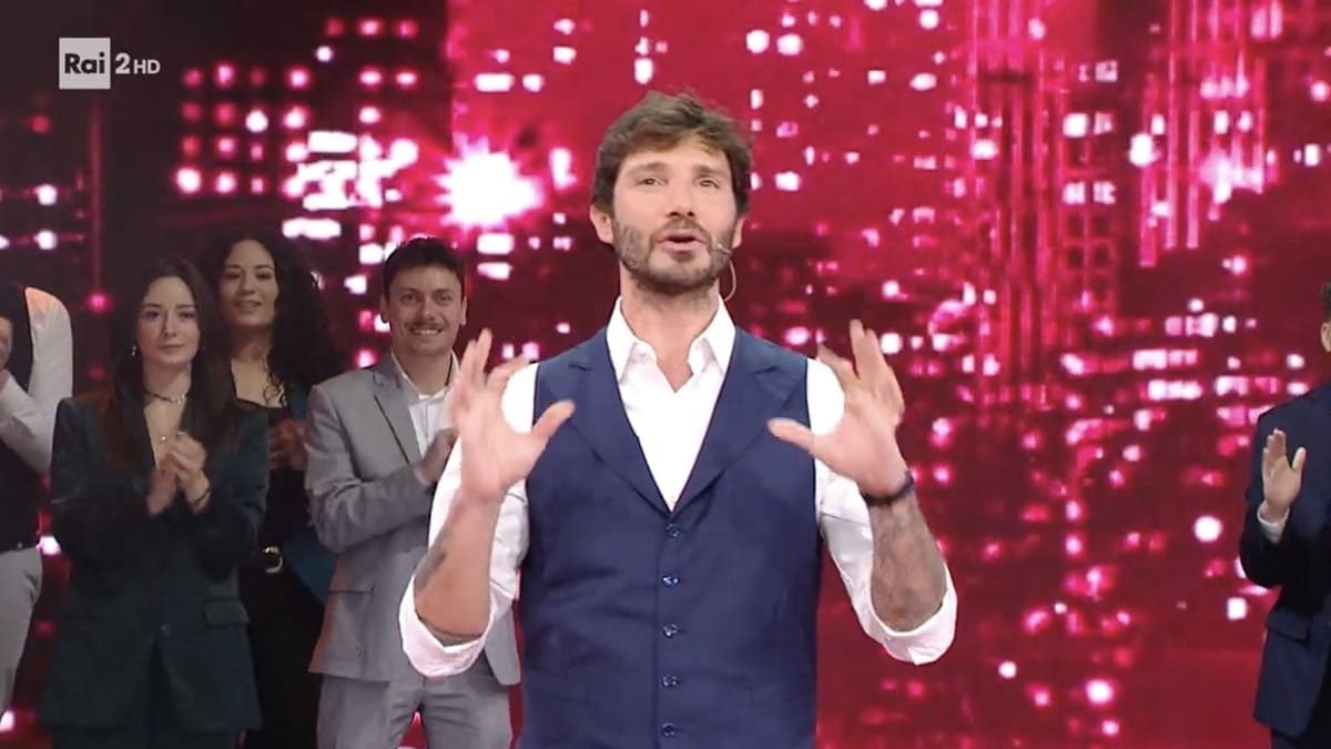 STASERA TUTTO È POSSIBILE RESTA SU RAI2. ULTIMA EDIZIONE CON STEFANO DE MARTINO?