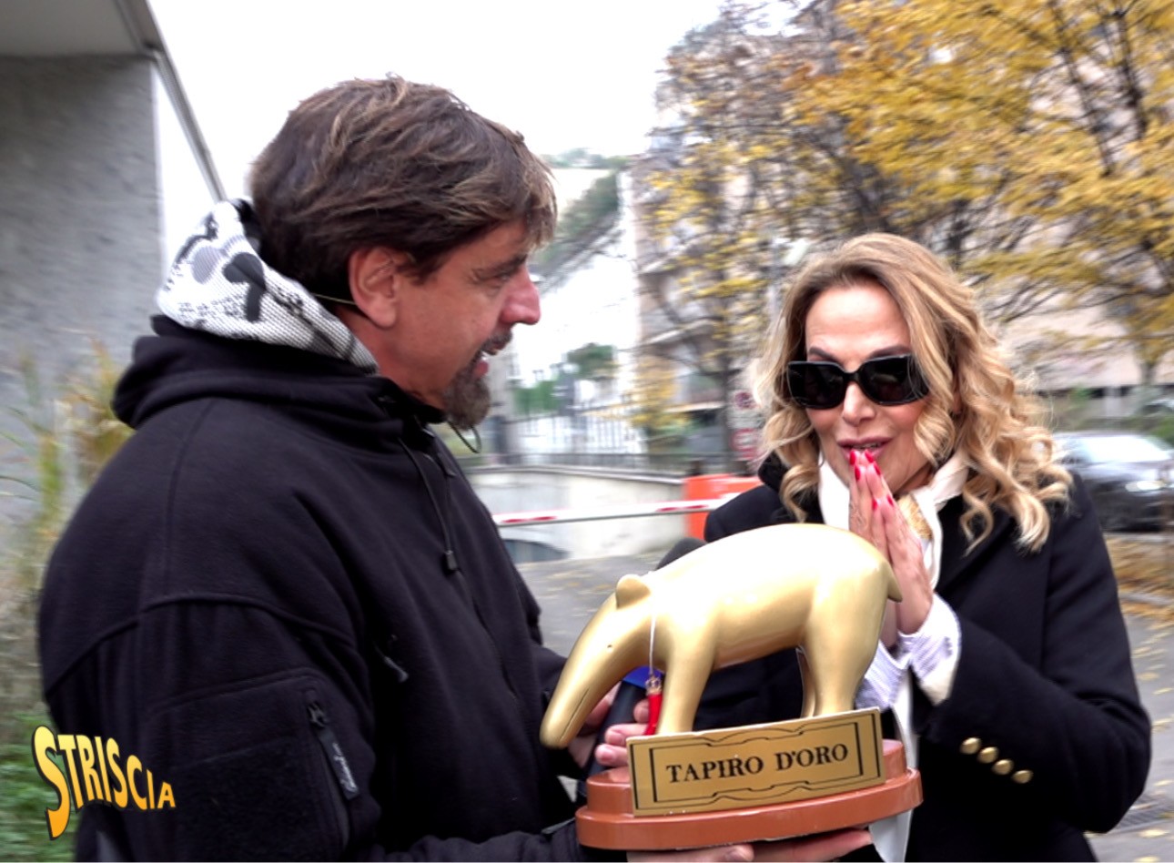 TAPIRO D’ORO A BARBARA D’URSO: “LA TV NON LA GUARDAVO PRIMA E ORA ANCORA MENO”