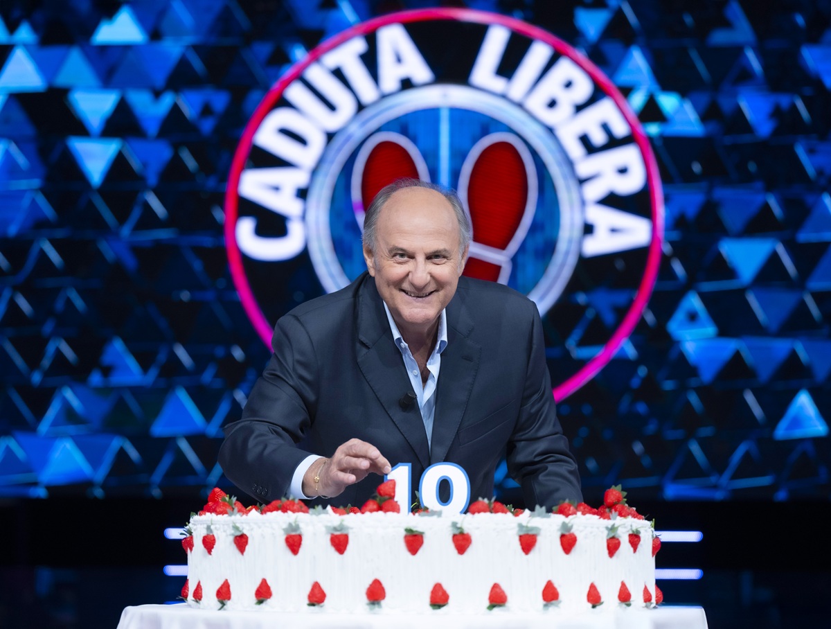 CADUTA LIBERA SU CANALE 5: UN GIOCO FINALE SORPRENDENTE NELL’EDIZIONE DEL DECENNALE CADUTA LIBERA SU CANALE 5: UN GIOCO FINALE SORPRENDENTE NELL’EDIZIONE DEL DECENNALE