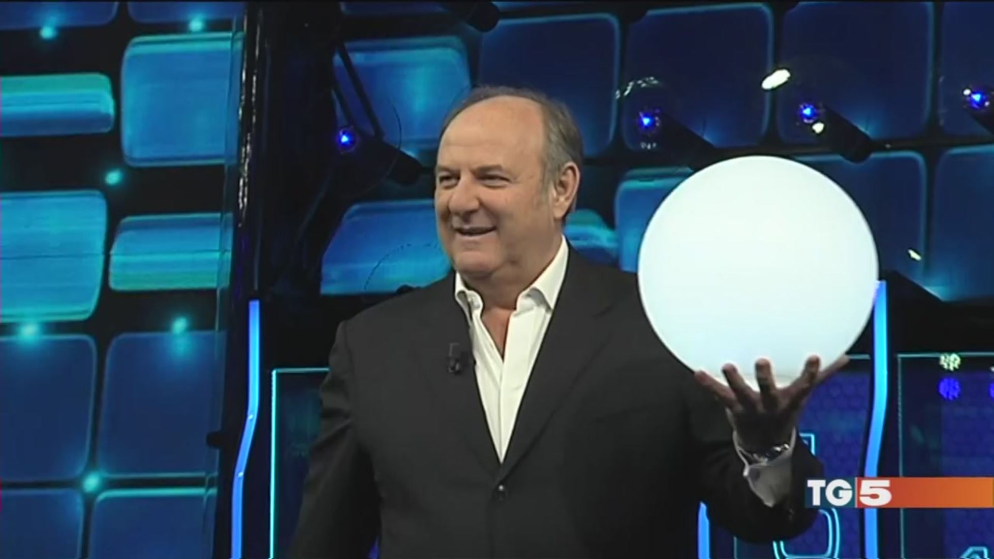 CANALE 5: GERRY SCOTTI E L’IDEA DI THE WALL IN ALTERNANZA CON STRISCIA (ANTEPRIMA) CANALE 5: GERRY SCOTTI E L’IDEA DI THE WALL IN ALTERNANZA CON STRISCIA (ANTEPRIMA)