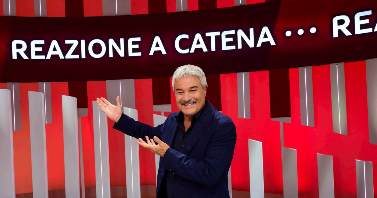 reazione a catena 2025 nuovi giochi e studio nel game show di rai1 con pino insegno