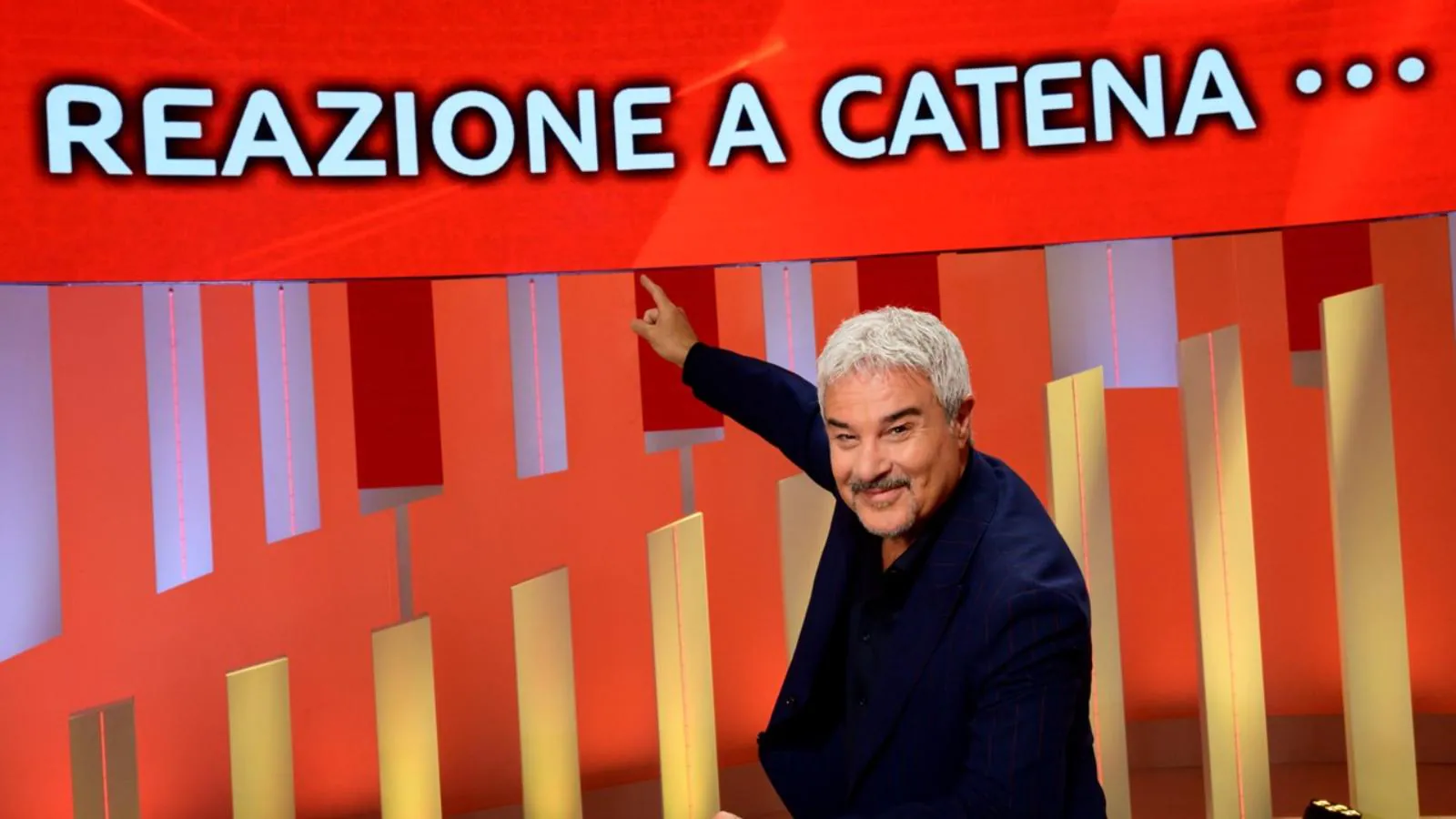 reazione a catena pino insegno fa giocare gli italiani con la lingua più amata