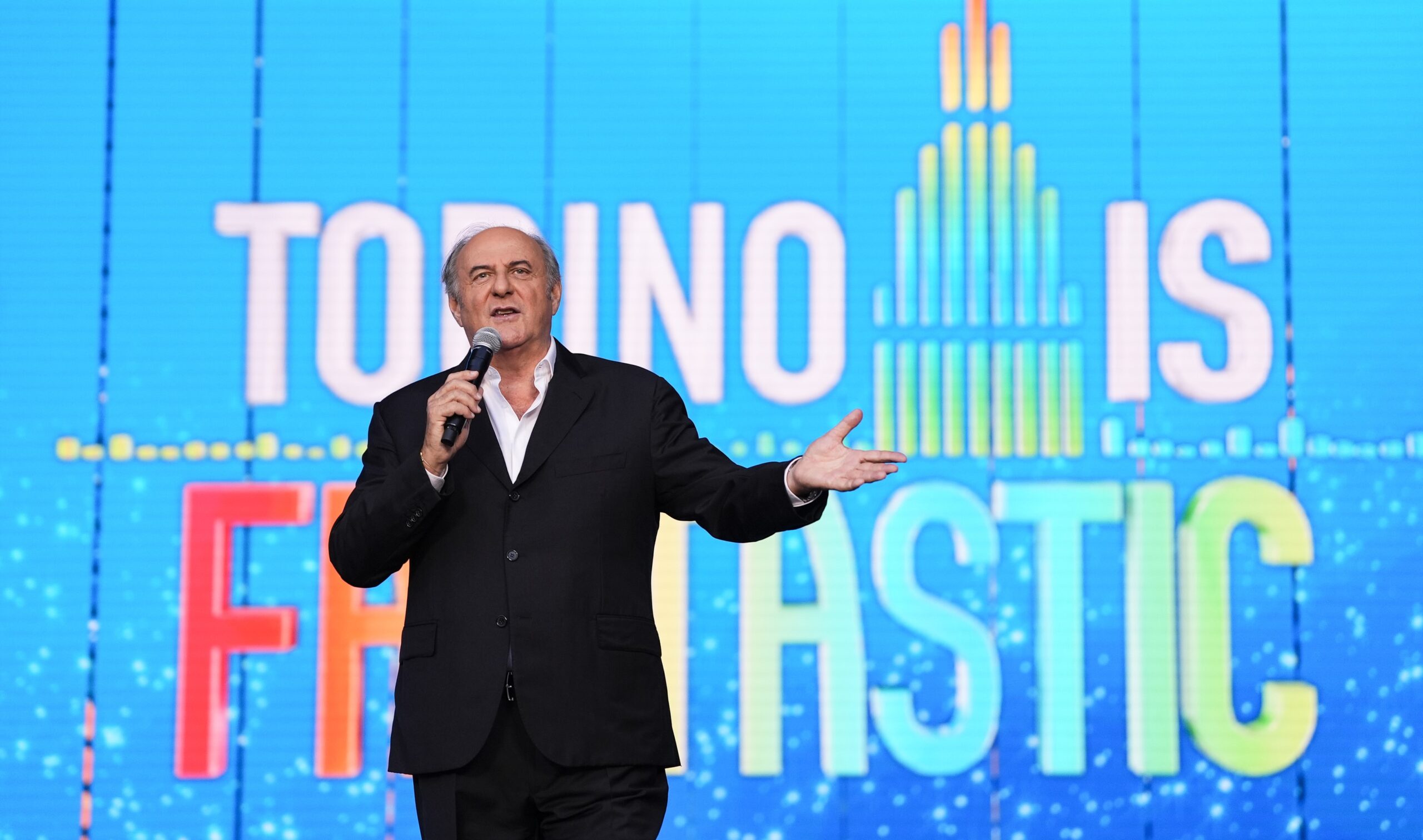 TORINO IS FANTASTIC: GERRY SCOTTI E NOEMI SU CANALE 5 CON TANTE STELLE DELLA MUSICA TORINO IS FANTASTIC: GERRY SCOTTI E NOEMI SU CANALE 5 CON TANTE STELLE DELLA MUSICA