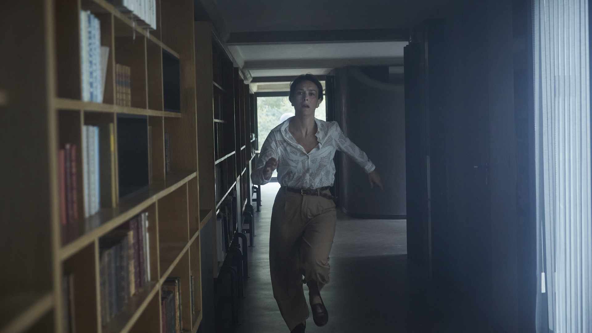 LA CASA DEI MISTERI: RAI2 SI TINGE DI GIALLO CON UNA MINISERIE PIENA DI COLPI DI SCENA LA CASA DEI MISTERI: RAI2 SI TINGE DI GIALLO CON UNA MINISERIE PIENA DI COLPI DI SCENA