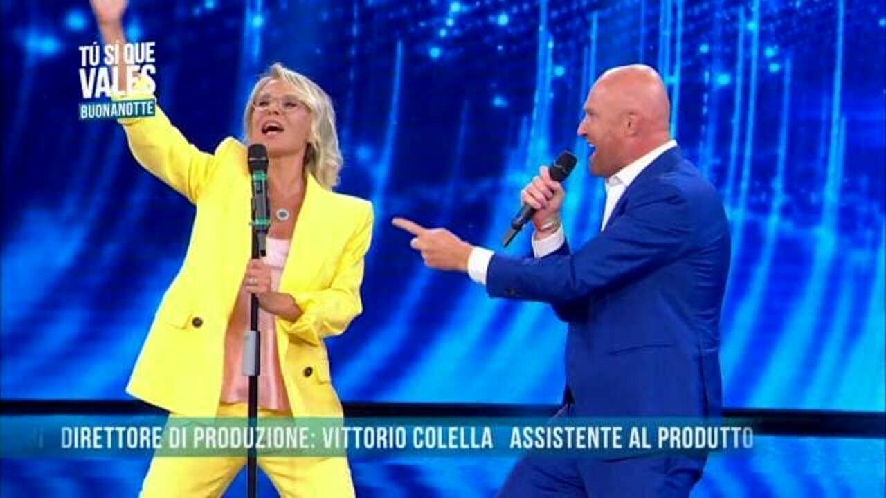 TU SI QUE VALES 2025: SI RIPARTE COL BOTTO! PARATA DI STELLE E MARIA DE FILIPPI CANTA TU SI QUE VALES 2025: SI RIPARTE COL BOTTO! PARATA DI STELLE E MARIA DE FILIPPI CANTA