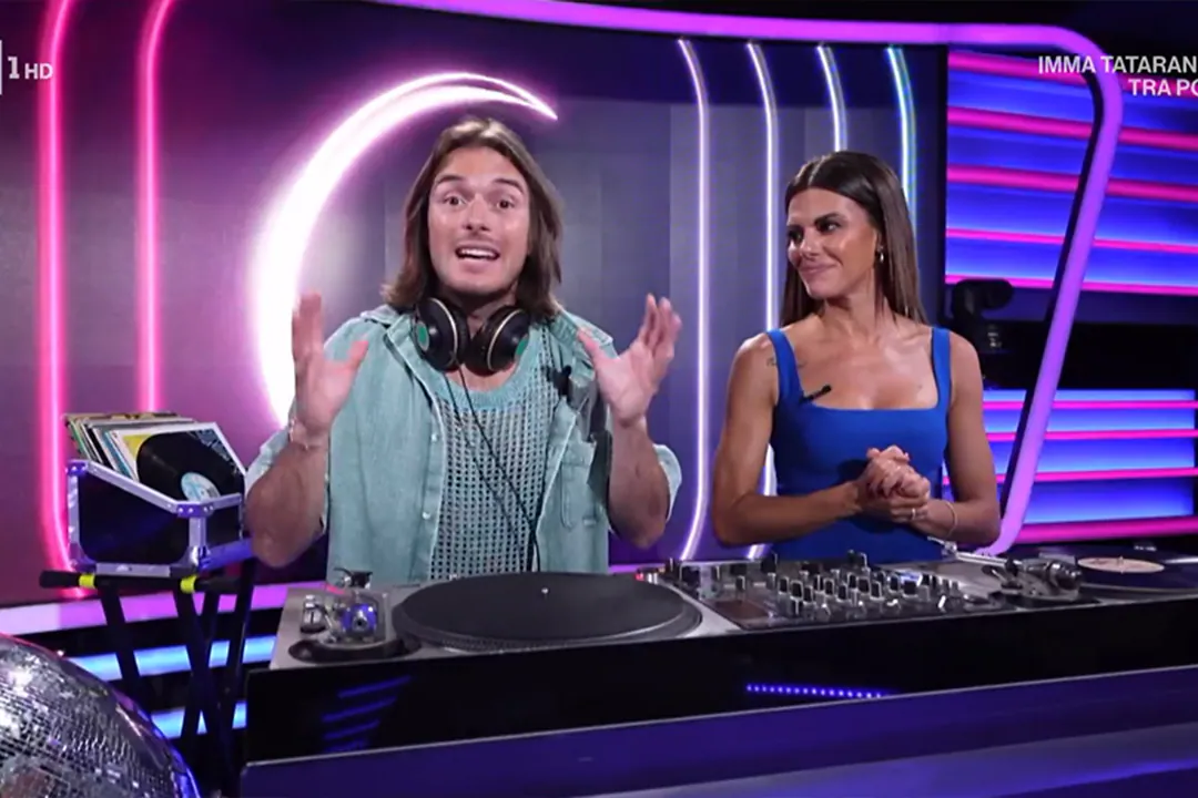 RAI1 RISPONDE ALLA RUOTA DI CANALE 5: TUTTI I GIORNI TECHE TOP TEN CON BIANCA GUACCERO RAI1 RISPONDE ALLA RUOTA DI CANALE 5: TUTTI I GIORNI TECHE TOP TEN CON BIANCA GUACCERO