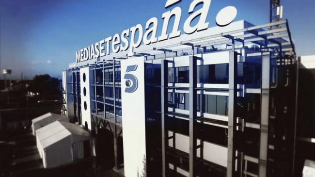 mediaset spagna telecinco cambia il palinsesto e si concentra sulla politica