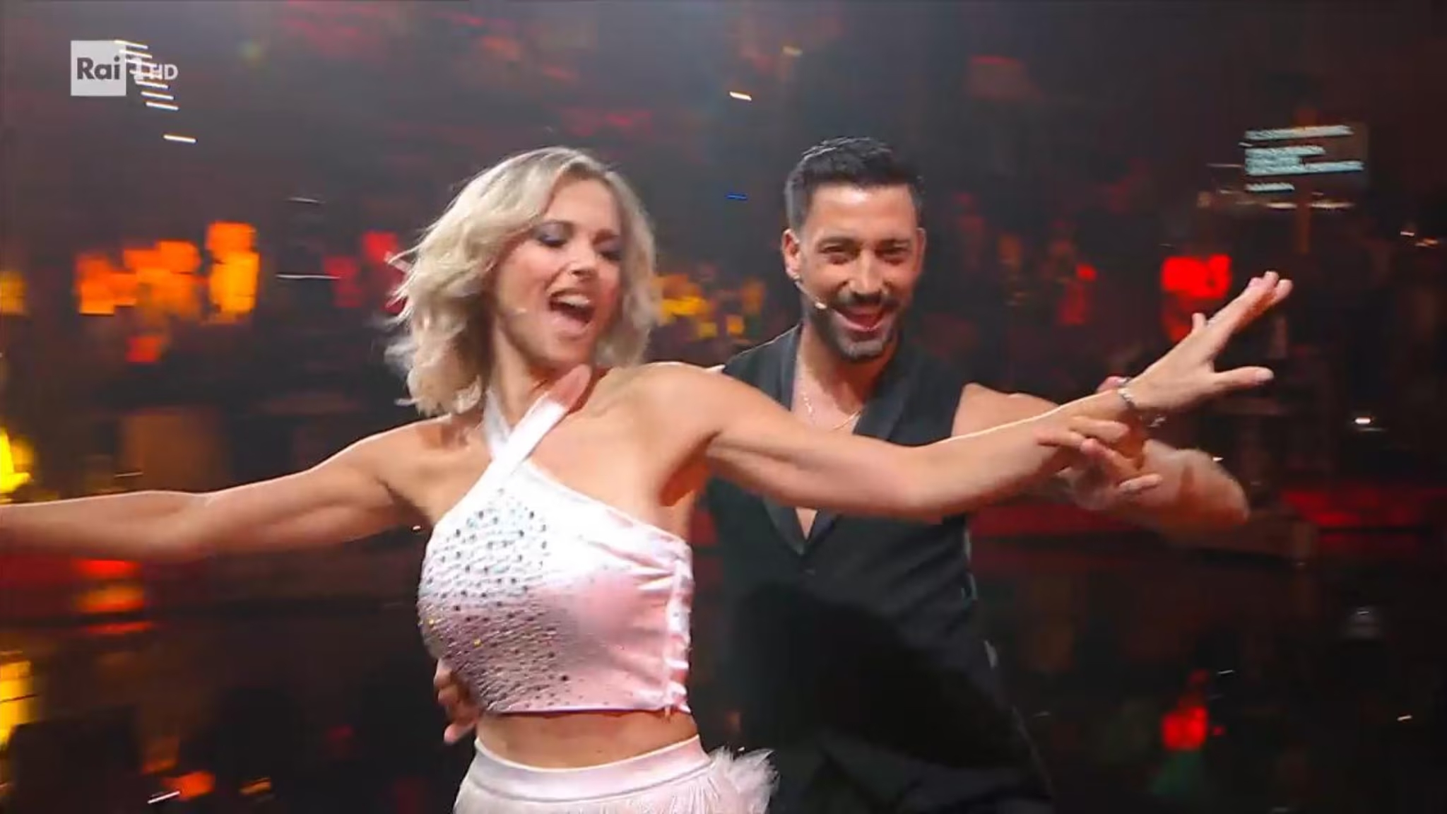 da noi a ruota libera francesca fialdini tra ballando e le star delle serie rai
