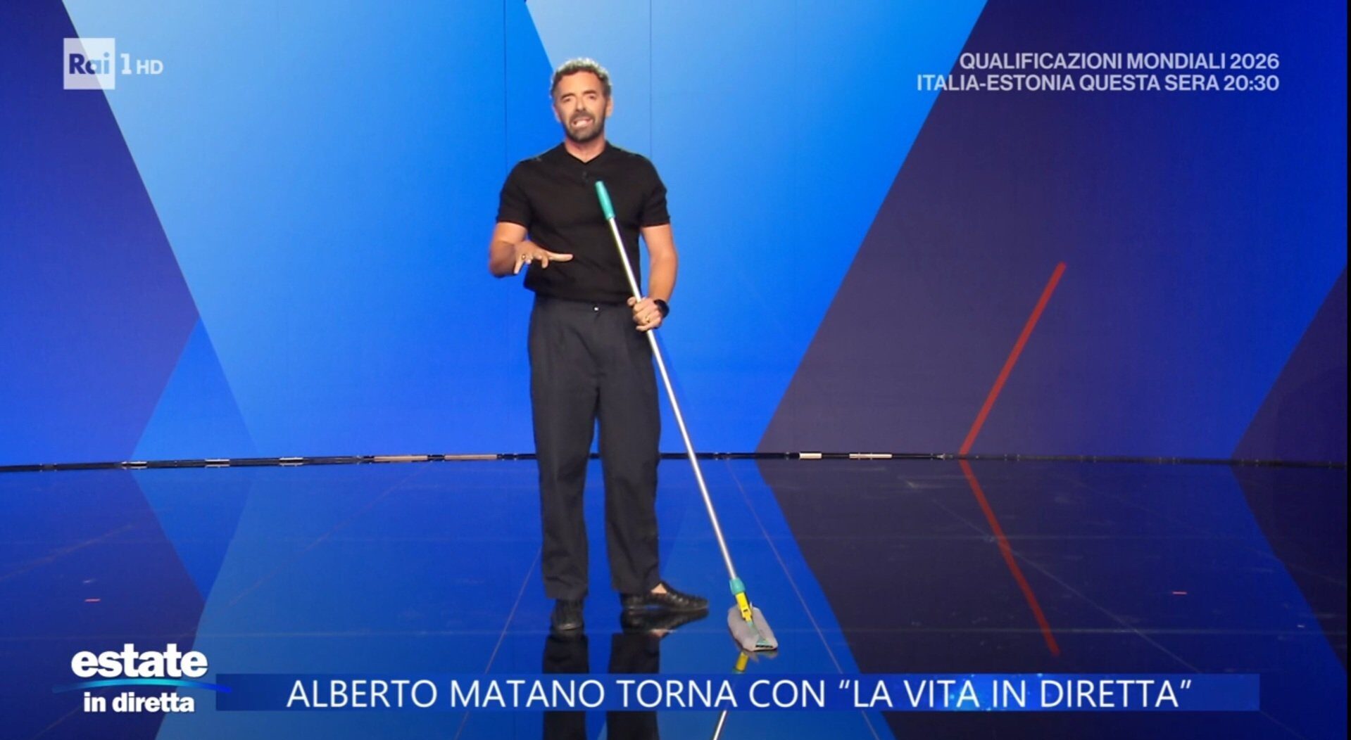 LA VITA IN DIRETTA: ALBERTO MATANO ANNUNCIA EMOZIONATO UNA “NOVITÀ PAZZESCA” LA VITA IN DIRETTA: ALBERTO MATANO ANNUNCIA EMOZIONATO UNA “NOVITÀ PAZZESCA”