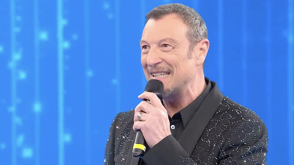 amadeus torna per una sera su canale 5 ma speriamo di rivederlo pi217 spesso