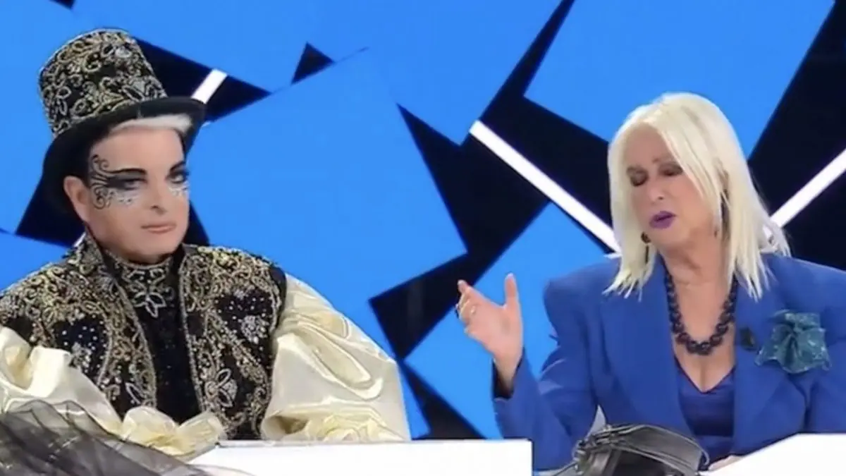LORETTA GOGGI: “A TALE E QUALE SHOW ERO IN IMBARAZZO, IL MIO RUOLO STUCCHEVOLE”