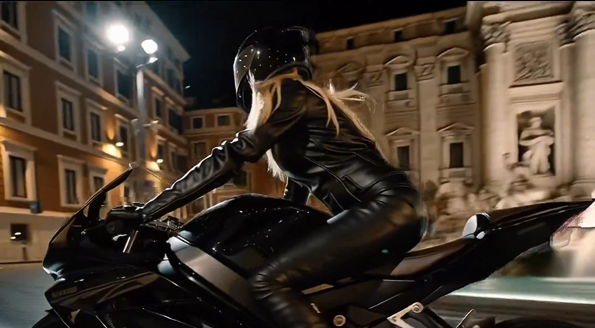 BALLANDO CON LE STELLE: MILLY CARLUCCI SFRECCIA IN MOTO! IL PROMO RAI DIVENTA VIRALE BALLANDO CON LE STELLE: MILLY CARLUCCI SFRECCIA IN MOTO! IL PROMO RAI DIVENTA VIRALE