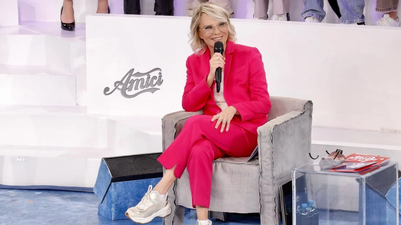 AMICI, SECONDA PUNTATA: MARIA DE FILIPPI TRA SUPER OSPITI E SFIDE DI BALLO E CANTO
