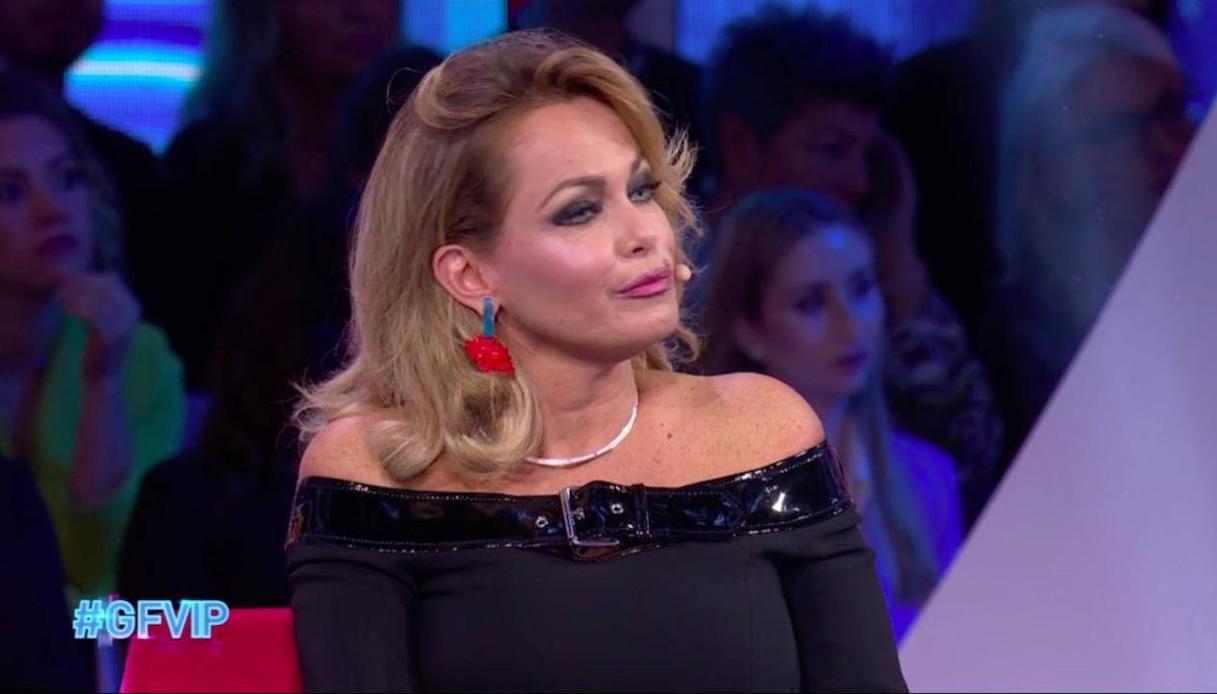 grande fratello simona ventura si affida a sonia bruganelli per risalire