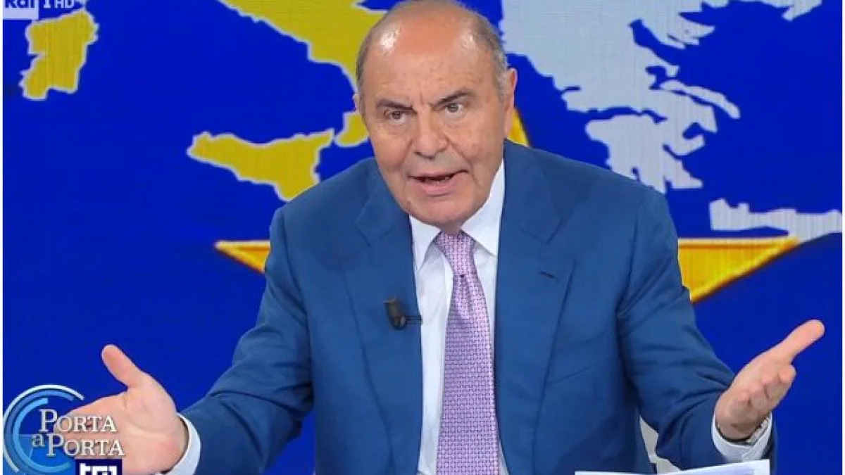 bruno vespa infame caos rai per la scritta in ascensore contro il giornalista