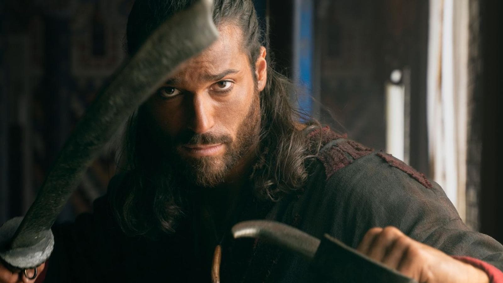 SANDOKAN: CAN YAMAN FA RIVIVERE LA TIGRE DELLA MALESIA NELLA SERIE IN TRE STAGIONI