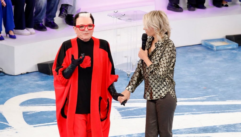 AMICI, UNDICESIMA PUNTATA: MALGIOGLIO OSPITE D’ONORE TRA SFIDE DI CANTO E DANZA