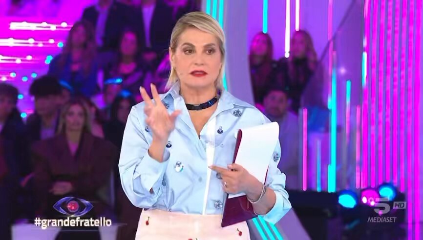 GRANDE FRATELLO: SIMONA VENTURA PER SCUOTERE GLI ASCOLTI CHIAMA DOLCE DONA GRANDE FRATELLO: SIMONA VENTURA PER SCUOTERE GLI ASCOLTI CHIAMA DOLCE DONA