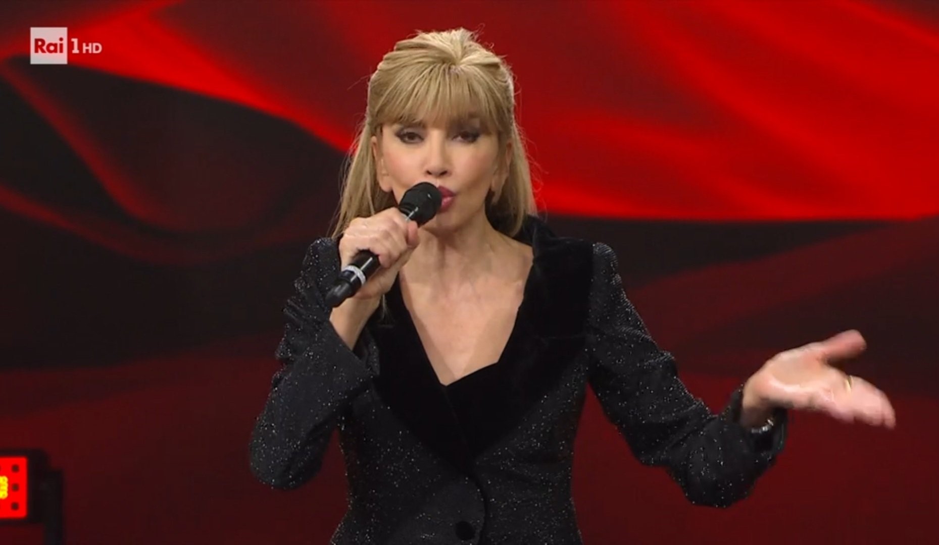 MILLY CARLUCCI: “BALLANDO SCORPORA? ANCHE TU SI QUE VALES LO FA” (ESCLUSIVA)