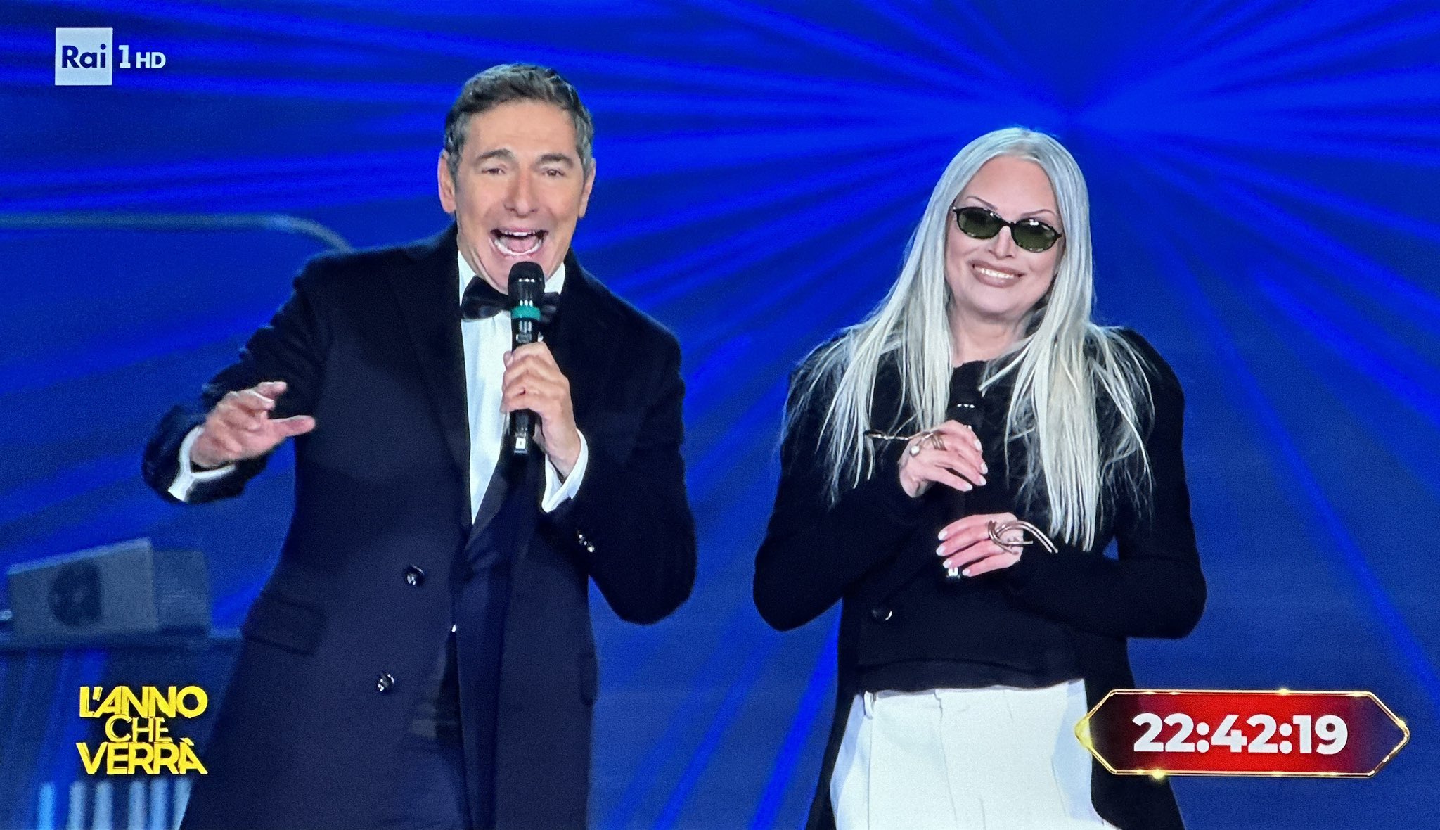 l8217anno che verr192 rai1 si conferma la rete dei brindisi anche tra i giovani da Bubinoblog l8217anno che verr192 rai1 si conferma la rete dei brindisi anche tra i giovani