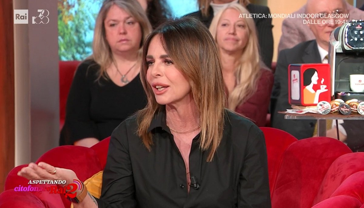 CITOFONARE RAI2 RADDOPPIA E ACCOGLIE UNA AMATA VIP AL FIANCO DI PAOLA PEREGO CITOFONARE RAI2 RADDOPPIA E ACCOGLIE UNA AMATA VIP AL FIANCO DI PAOLA PEREGO