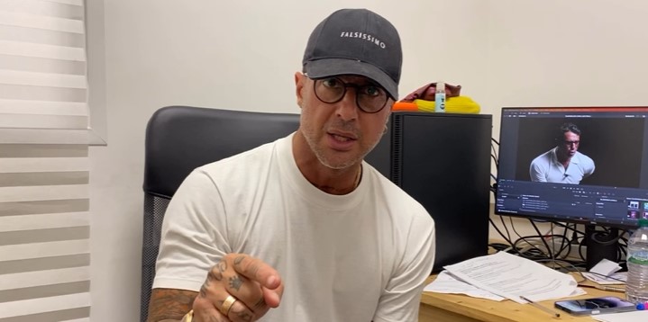 CORONA: “ECCO FALSISSIMO SUL SISTEMA MEDIASET. VOLETE FERMARMI? SPARATEMI!”