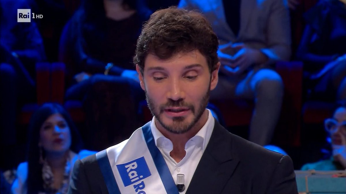 RAI INCORONA DE MARTINO: “AFFARI TUOI LEADER ACCESS CON UN VERO SHOWMAN” RAI INCORONA DE MARTINO: “AFFARI TUOI LEADER ACCESS CON UN VERO SHOWMAN”