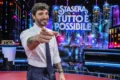 STASERA TUTTO È POSSIBILE: SCOTTI E CUCCARINI "BENEDICONO" DE MARTINO